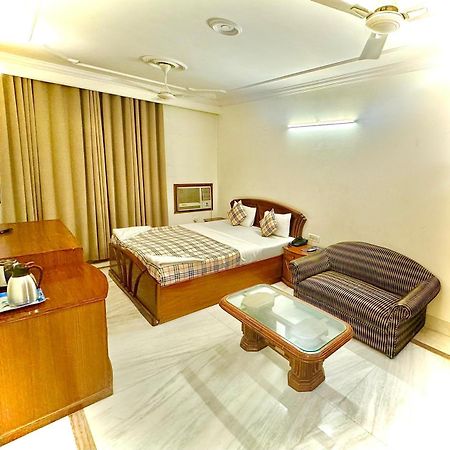Hotel Pablas International, New Delhi, Near Metro Bagian luar foto