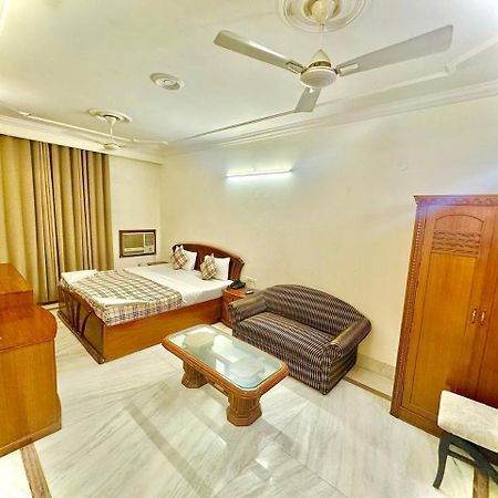 Hotel Pablas International, New Delhi, Near Metro Bagian luar foto