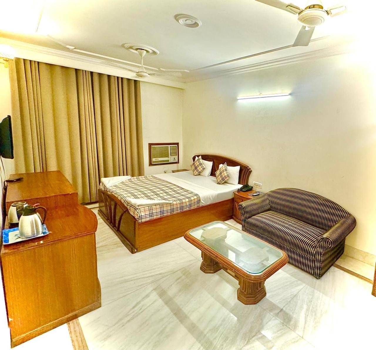 Hotel Pablas International, New Delhi, Near Metro Bagian luar foto