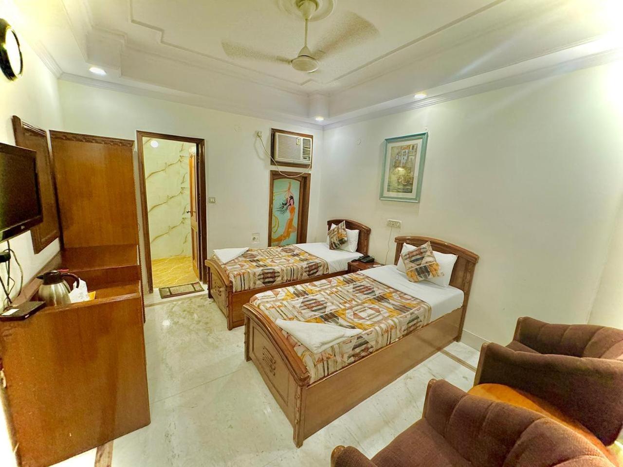 Hotel Pablas International, New Delhi, Near Metro Bagian luar foto