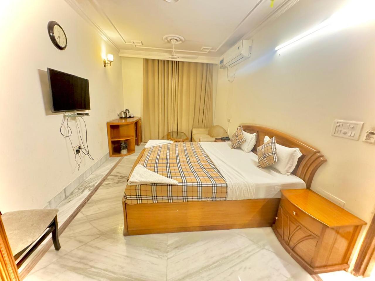 Hotel Pablas International, New Delhi, Near Metro Bagian luar foto
