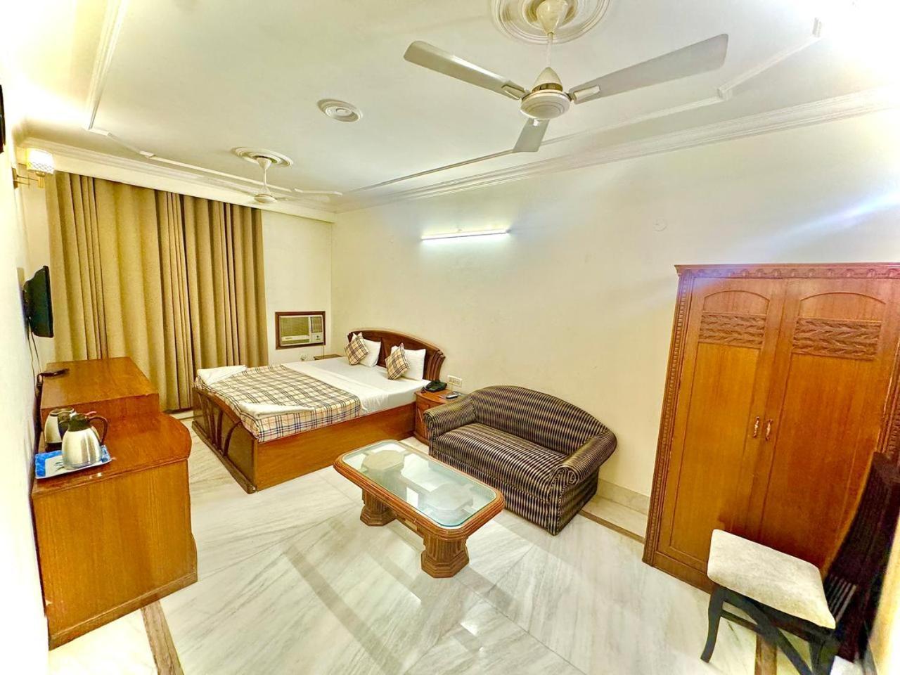 Hotel Pablas International, New Delhi, Near Metro Bagian luar foto