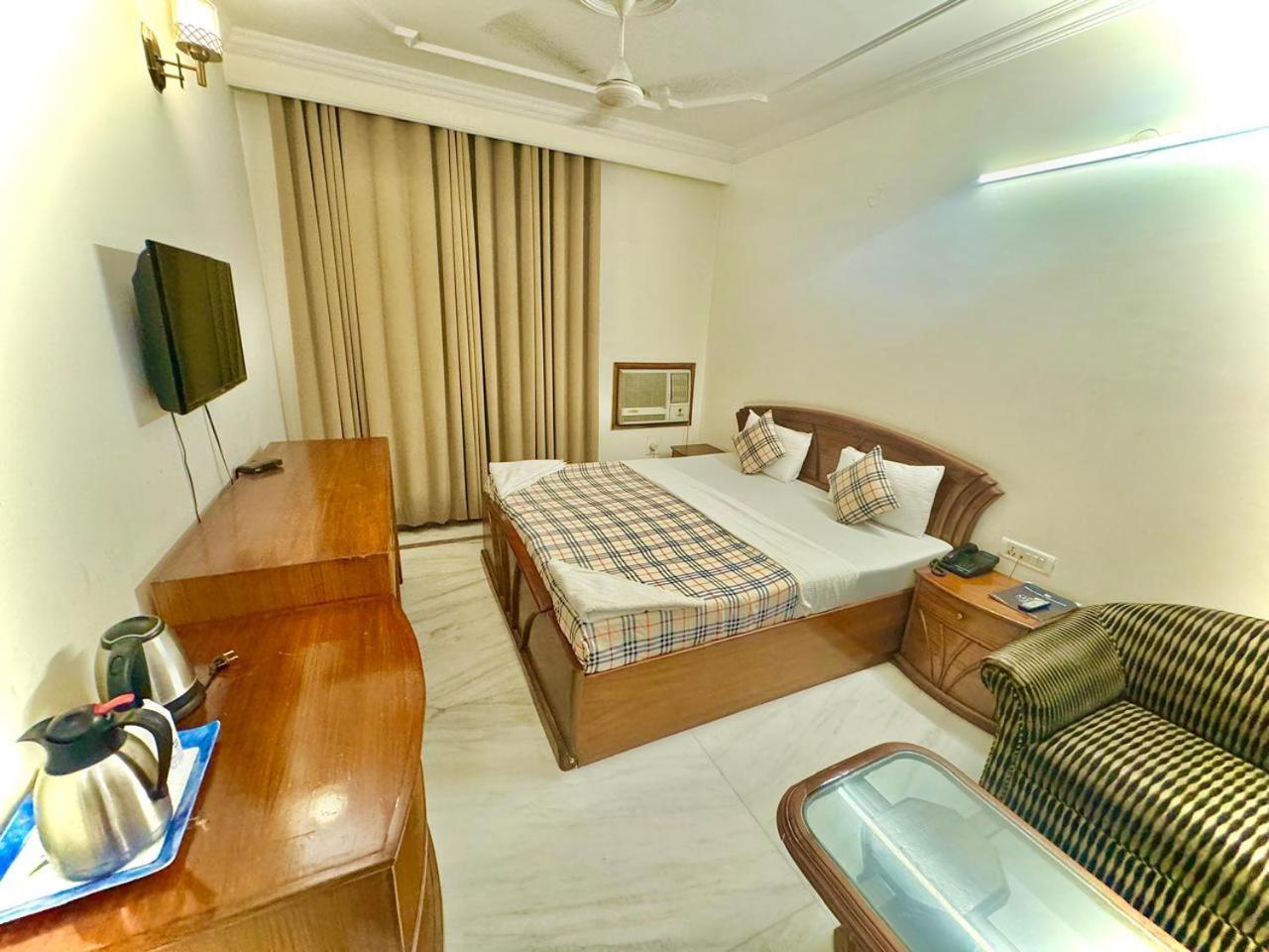 Hotel Pablas International, New Delhi, Near Metro Bagian luar foto