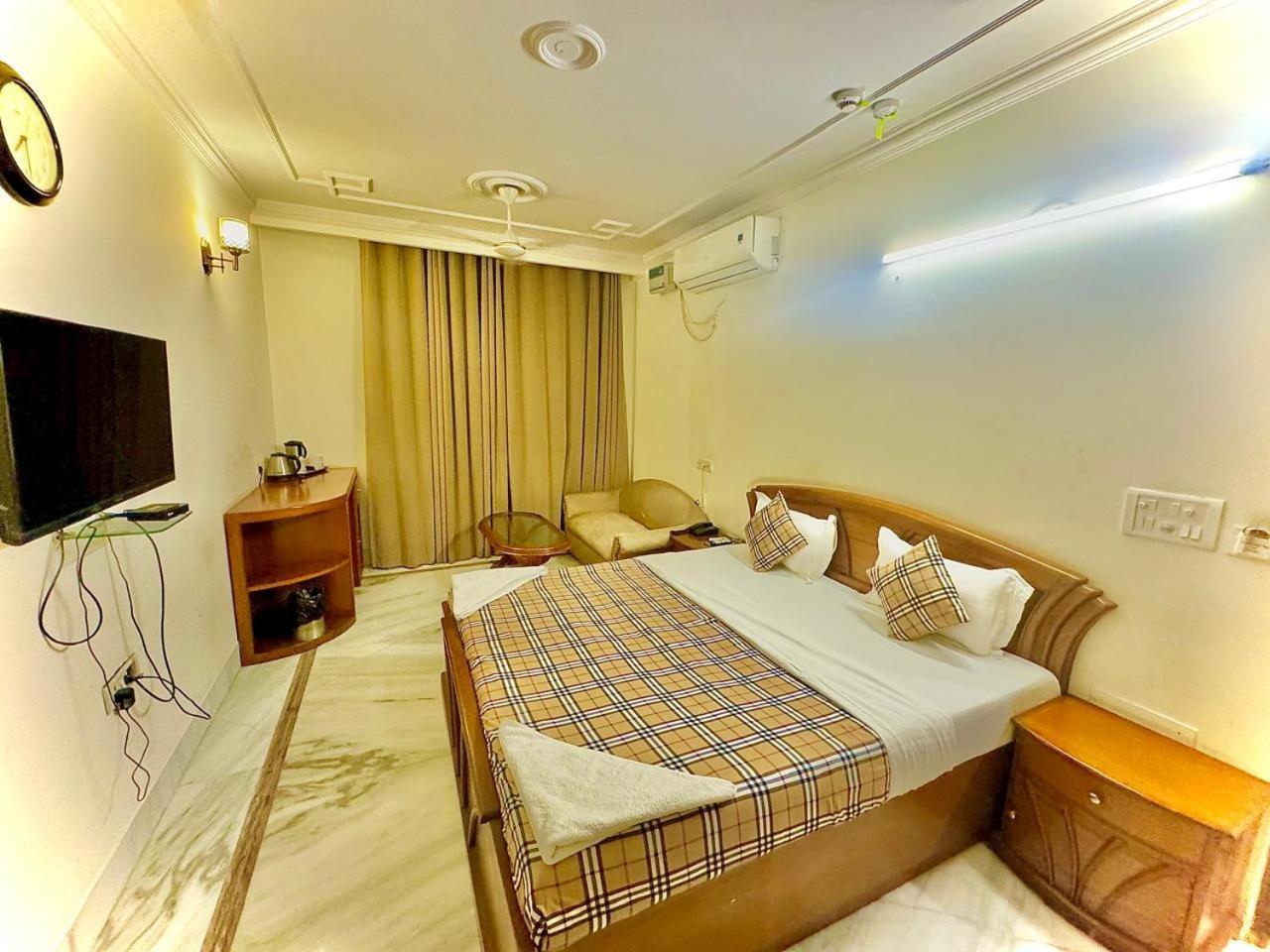 Hotel Pablas International, New Delhi, Near Metro Bagian luar foto