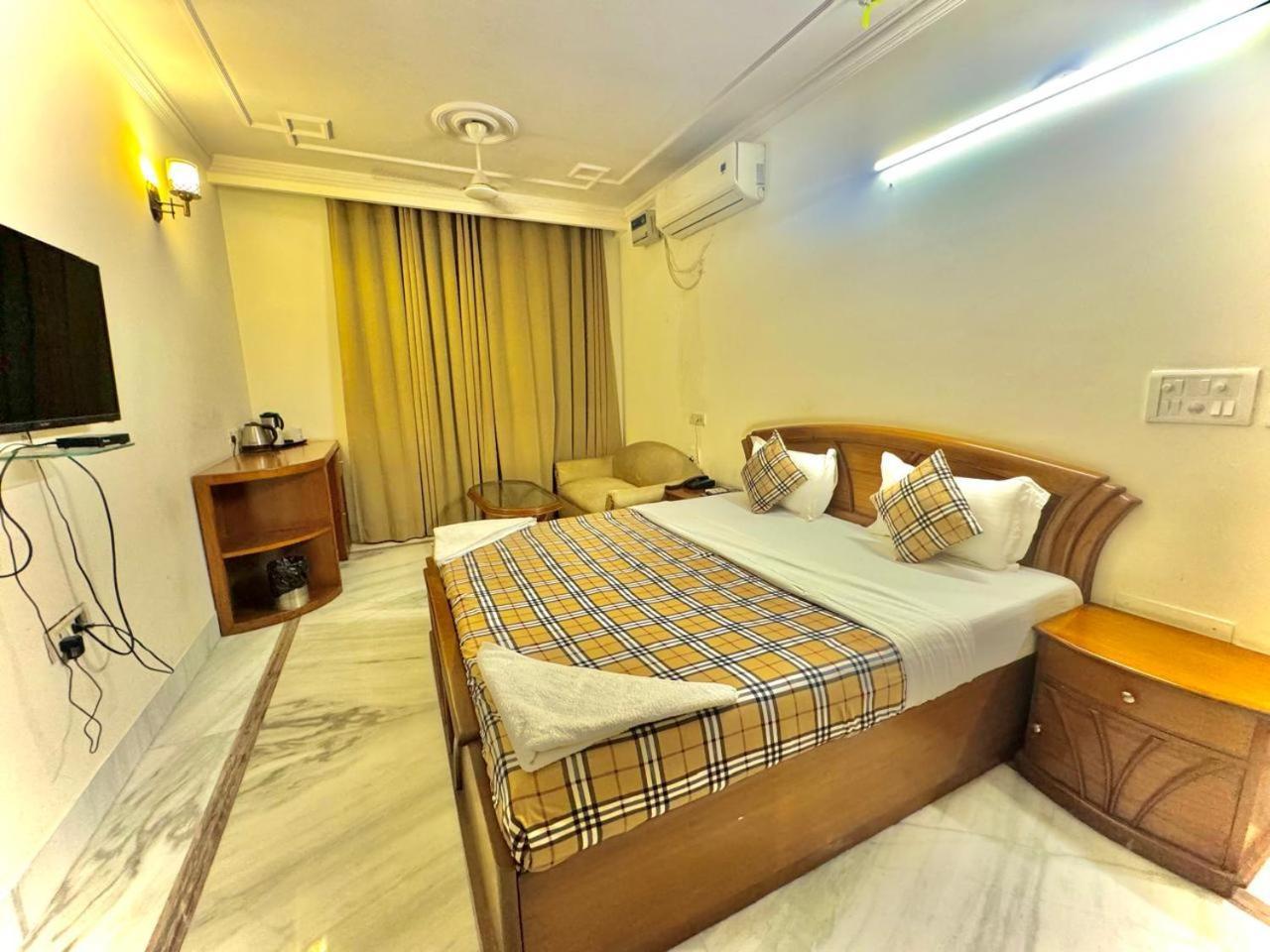 Hotel Pablas International, New Delhi, Near Metro Bagian luar foto