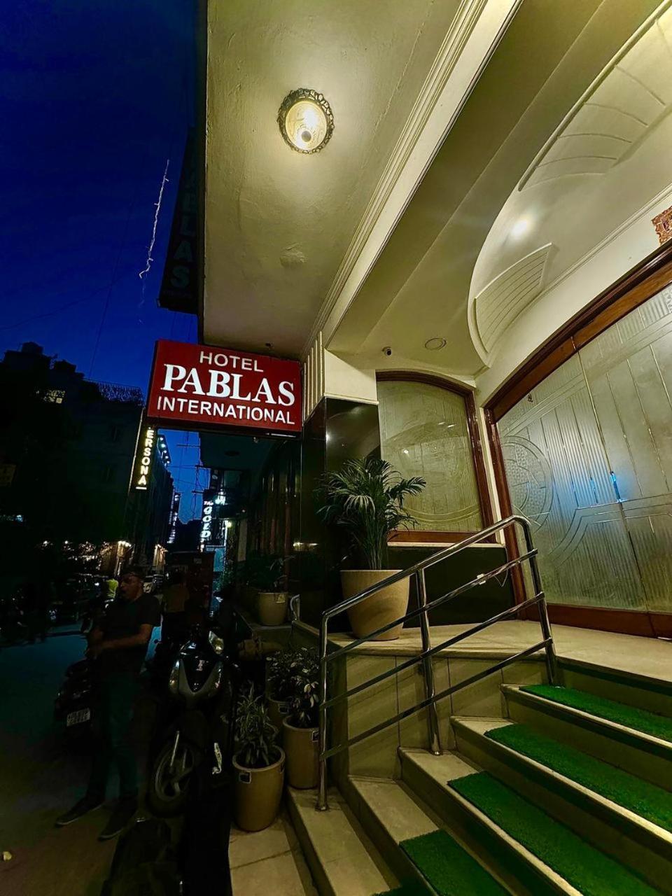 Hotel Pablas International, New Delhi, Near Metro Bagian luar foto