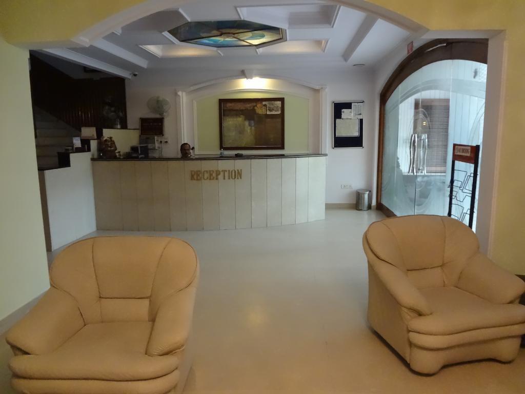 Hotel Pablas International, New Delhi, Near Metro Bagian luar foto