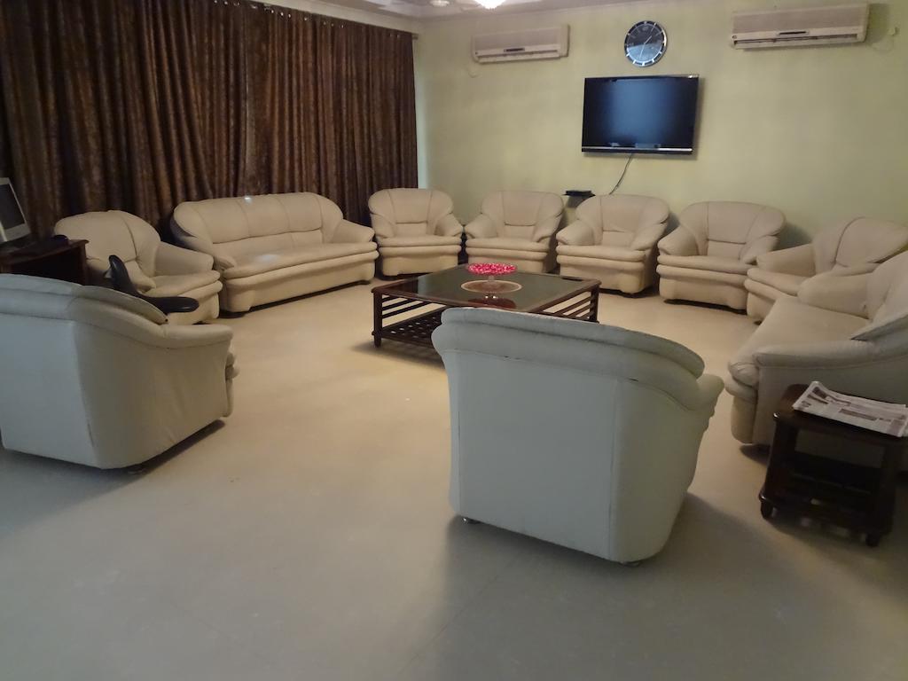 Hotel Pablas International, New Delhi, Near Metro Bagian luar foto