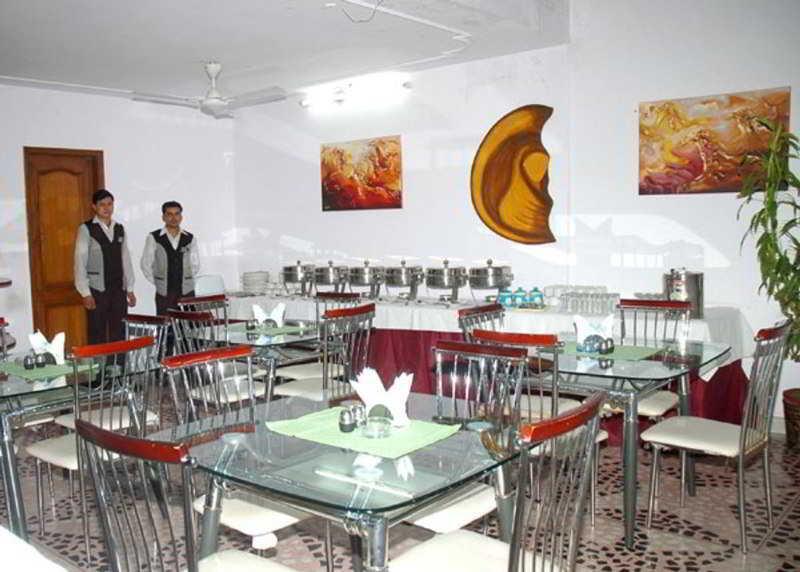 Hotel Pablas International, New Delhi, Near Metro Restoran foto
