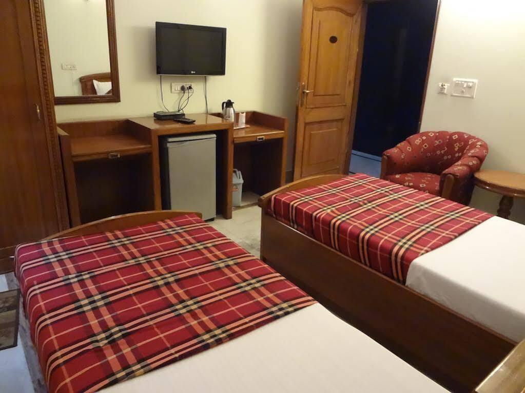 Hotel Pablas International, New Delhi, Near Metro Bagian luar foto