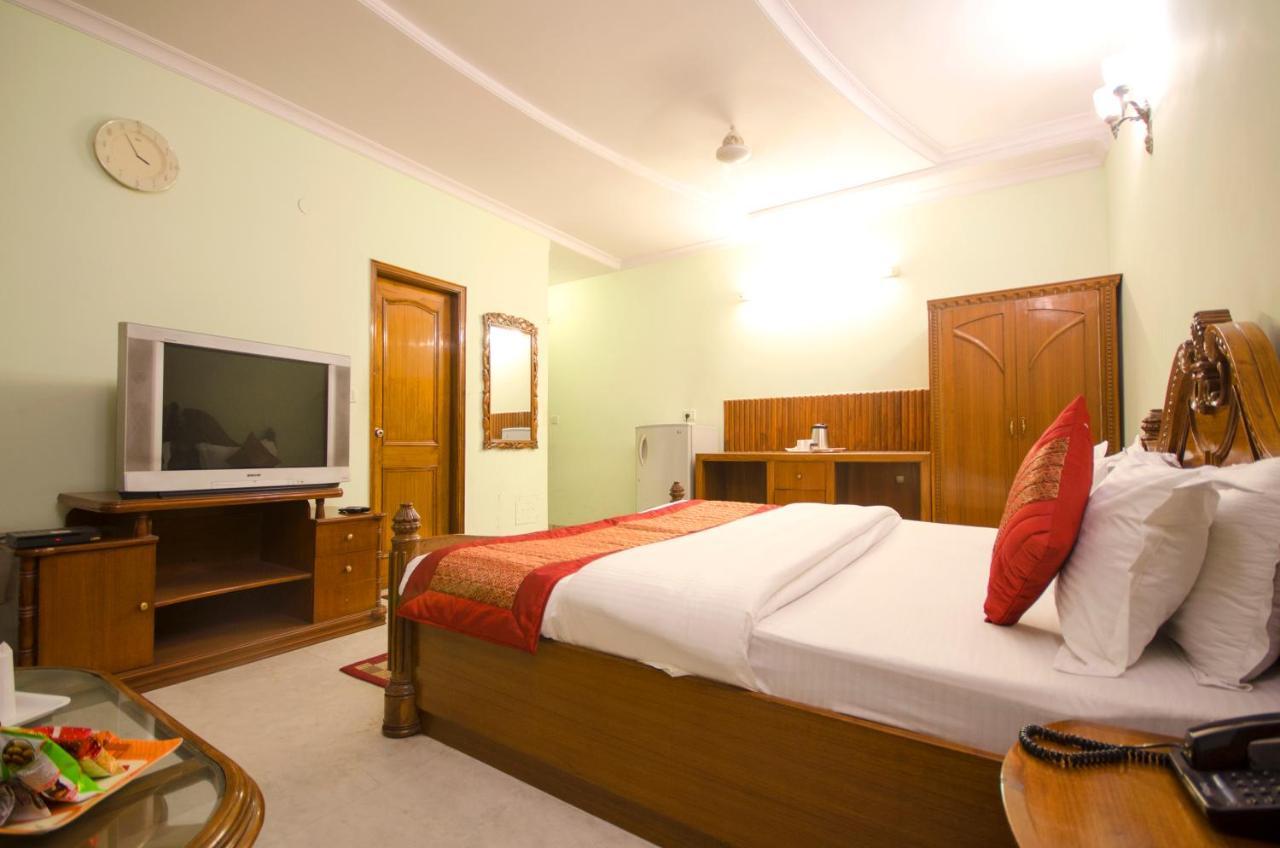 Hotel Pablas International, New Delhi, Near Metro Bagian luar foto